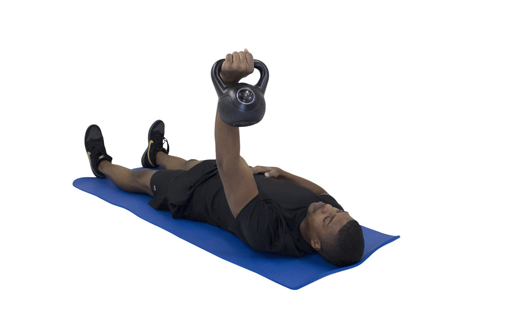 Développé au Sol à Un Bras avec Kettlebell — démonstration 2