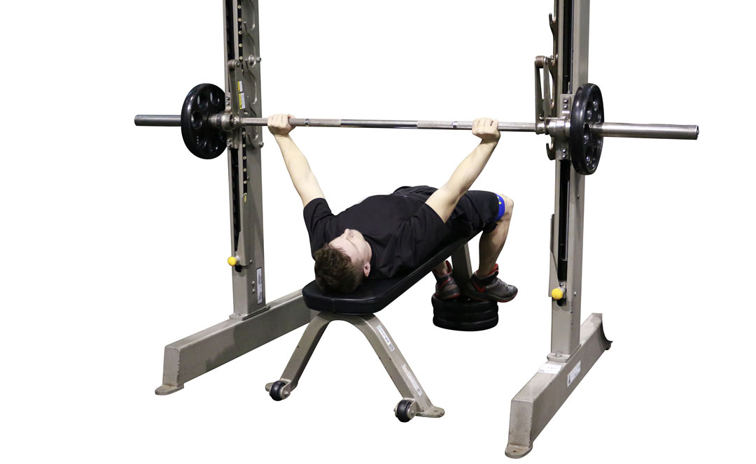 Smith Machine Decline Bench Press Wide Grip — demonstration 2