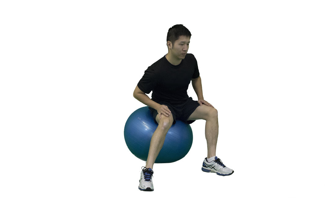 Hüftrotation auf dem Gymnastikball — Demonstration 2