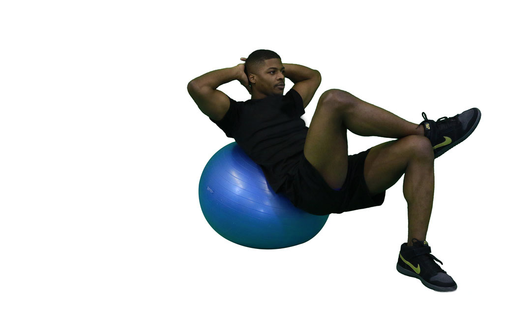 Abdominal com Pernas Cruzadas na Bola de Estabilidade — demonstração 2