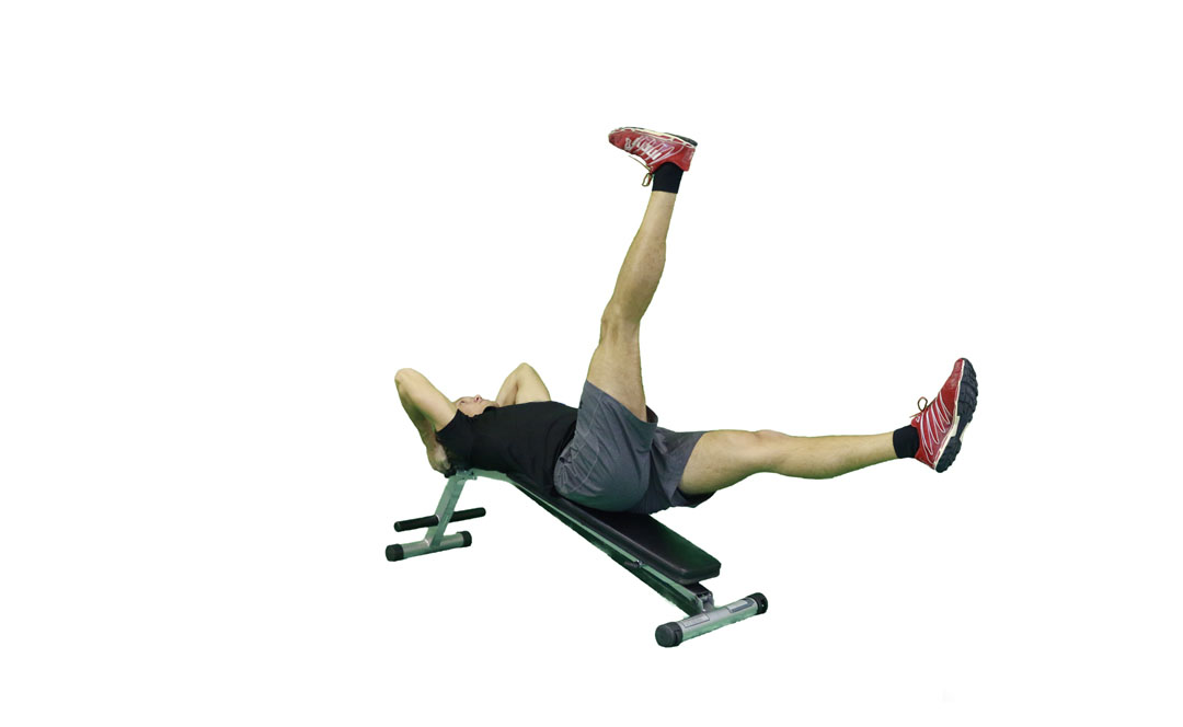 Decline Bench Alternating Leg Raise — demonstration 2