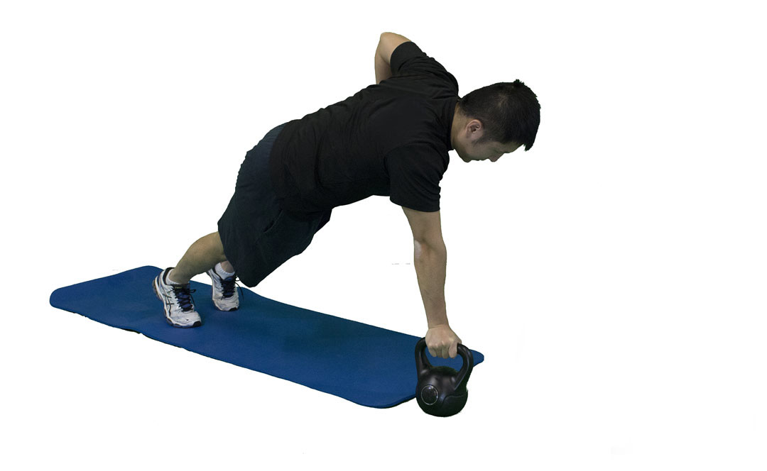 Rematore Renegade con Kettlebell — dimostrazione 2