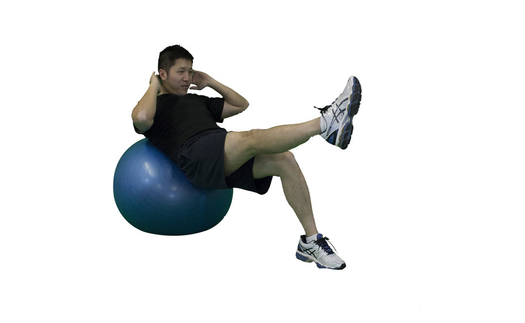 Stability Ball Single-Leg Crunch — demonstration 2