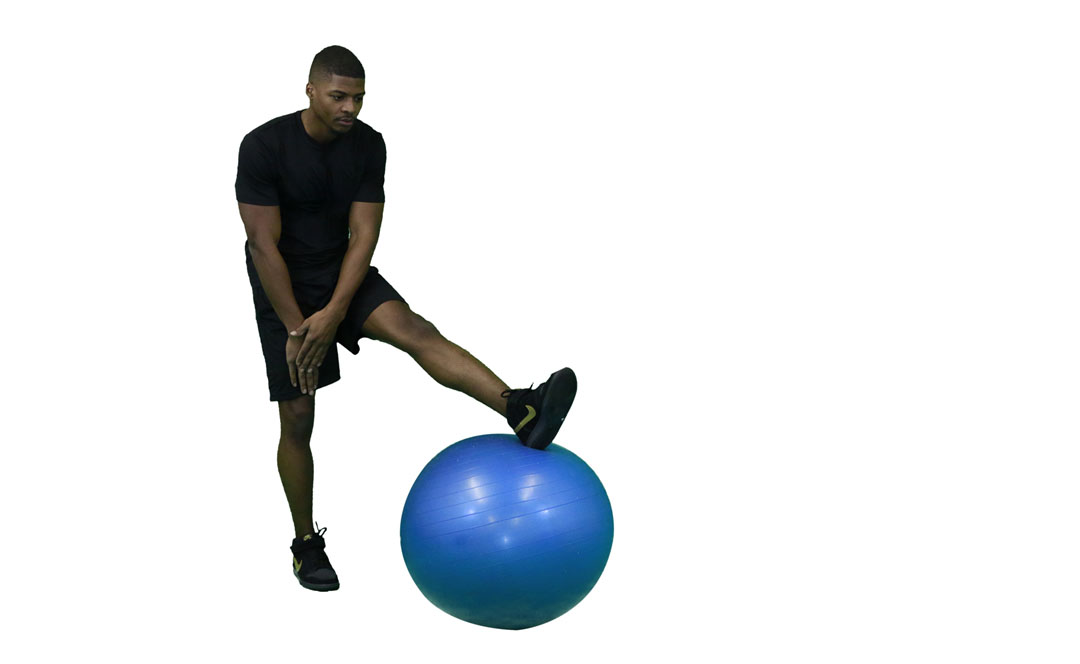 Hamstring-Kontraktions-Entspannungsdehnung mit Gymnastikball — Demonstration 2