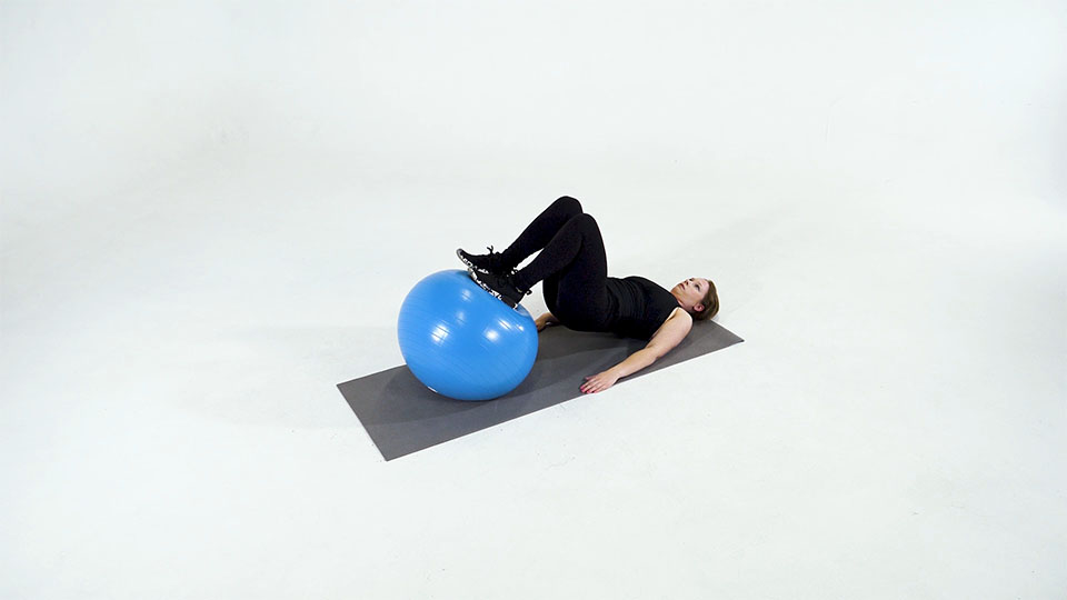 Curl per Femorali al Ponte con Palla di Stabilità — dimostrazione 2